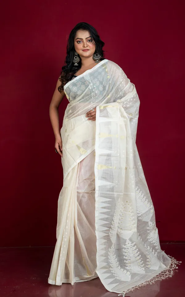 Handloom_Tussar_Silk_Jamdani_Saree_In_Pearl_White_Off_White_And_Gold