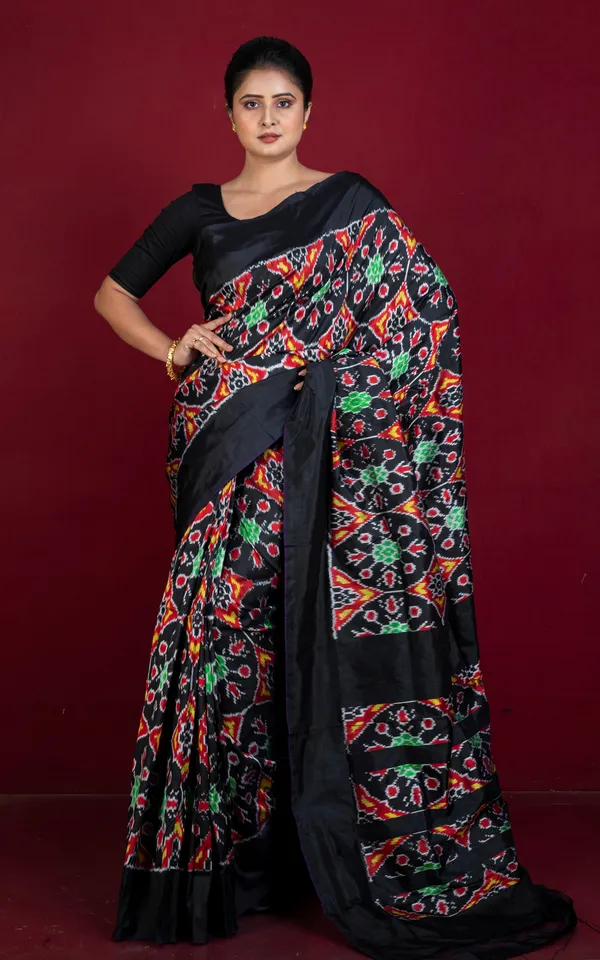 Exclusive_Madathalu_Ikkat_Pochampally_Silk_Saree_In_Black_Red_And_Multicolor