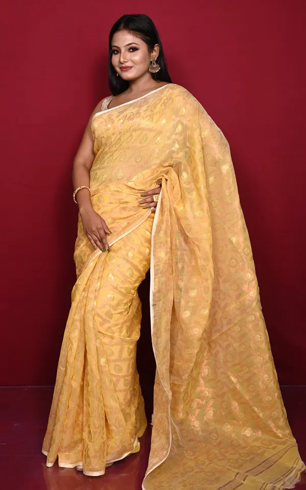Traditional_Floral_Nakshi_Work_Soft_Brocade_Jamdani_Saree_In_Pastel_Yellow_And_Off_White_With_Copper_And_Muted_Golden_Zari_Nakshi_Work