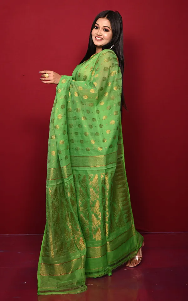 Soft_Neem_Zari_Woven_Work_Jamdani_Saree_In_Leaf_Green_And_Antique_Gold