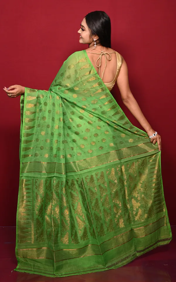 Soft_Neem_Zari_Woven_Work_Jamdani_Saree_In_Leaf_Green_And_Antique_Gold