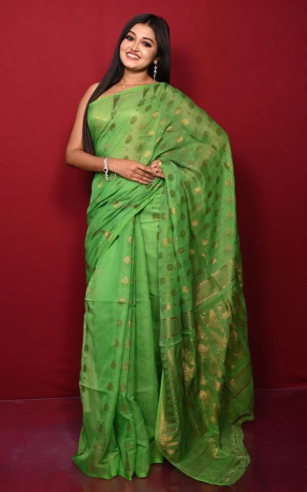 Soft_Neem_Zari_Woven_Work_Jamdani_Saree_In_Leaf_Green_And_Antique_Gold