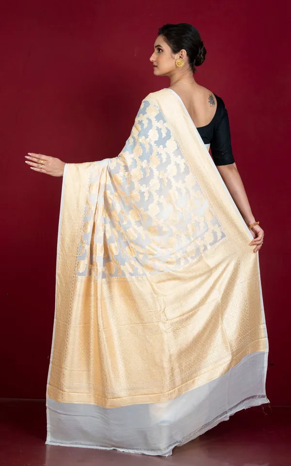 Jangla_Floral_Nakshi_Jaal_Work_Khaddi_Georgette_Banarasi_Saree_In_Off_White_And_Matt_Gold