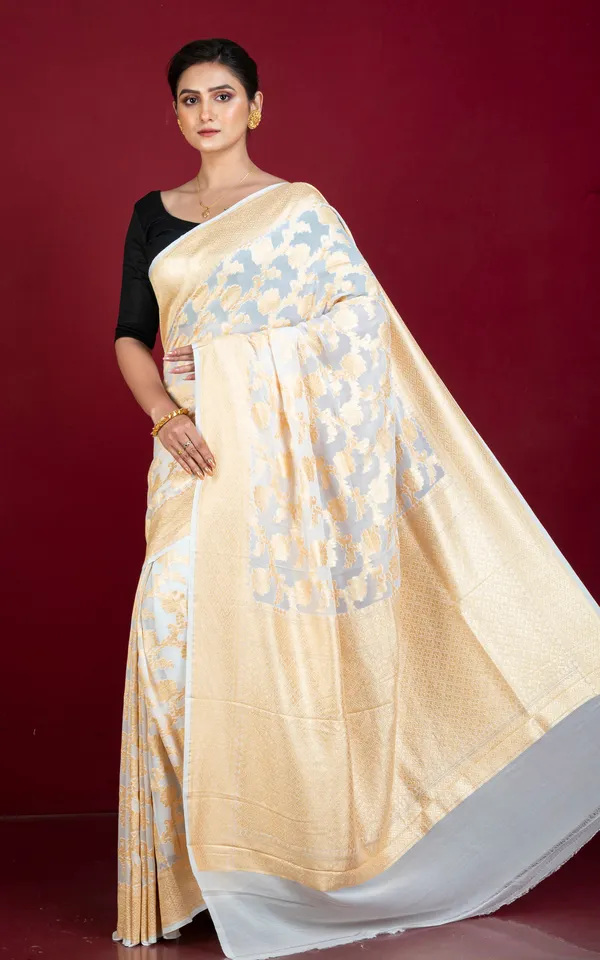 Jangla_Floral_Nakshi_Jaal_Work_Khaddi_Georgette_Banarasi_Saree_In_Off_White_And_Matt_Gold