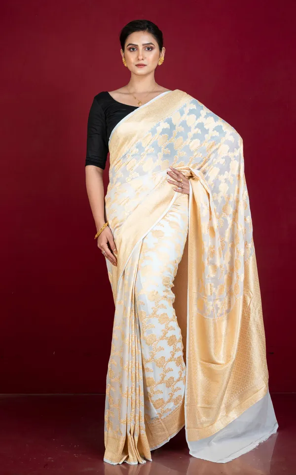 Jangla_Floral_Nakshi_Jaal_Work_Khaddi_Georgette_Banarasi_Saree_In_Off_White_And_Matt_Gold