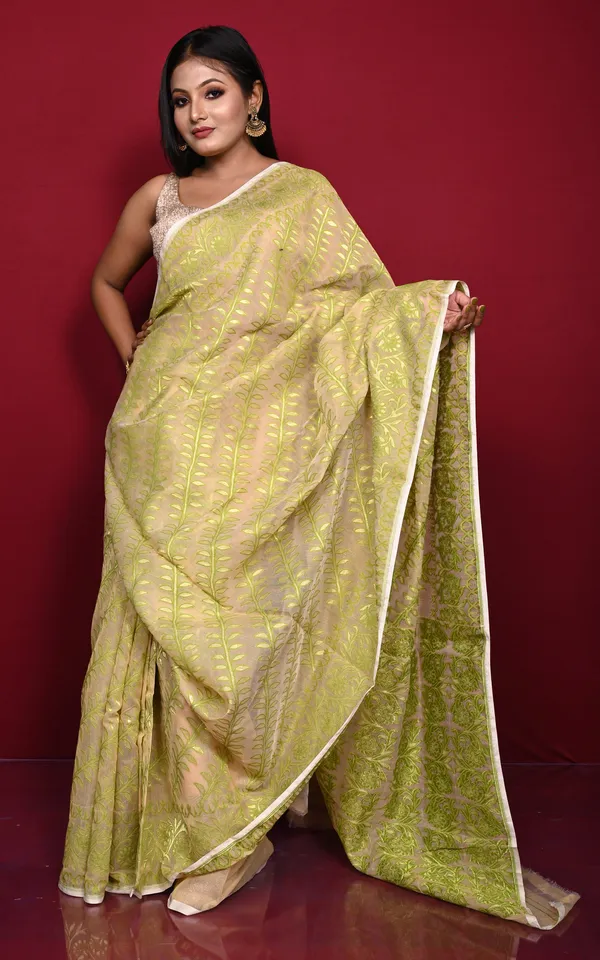 Traditional_Soft_Jamdani_Saree_In_Beige_Green_And_Gold