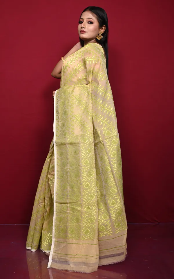 Traditional_Soft_Jamdani_Saree_In_Beige_Green_And_Gold