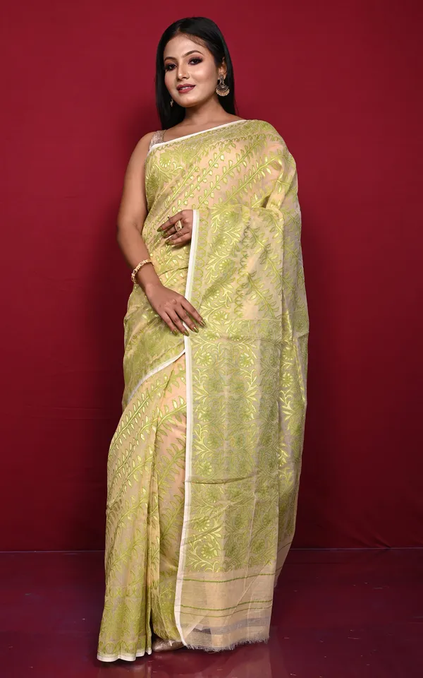 Traditional_Soft_Jamdani_Saree_In_Beige_Green_And_Gold