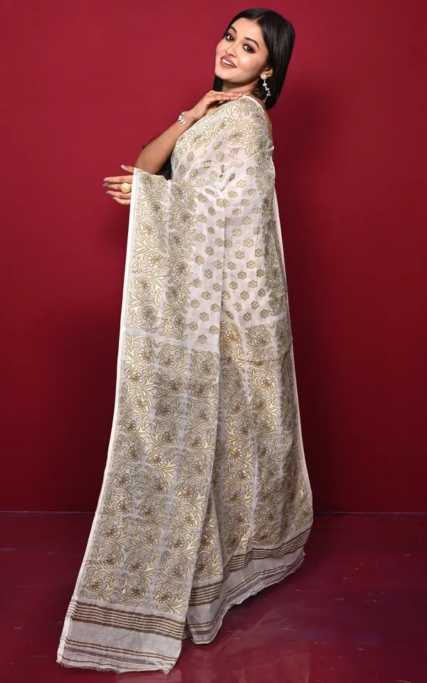 Traditional_Soft_Jamdani_Saree_In_Off_White_Chocolate_Brown_And_Gold
