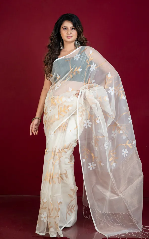 Premium_Poth_Muslin_Silk_Jamdani_Saree_With_Jaal_Floral_Work_In_Off_White_White_And_Golden