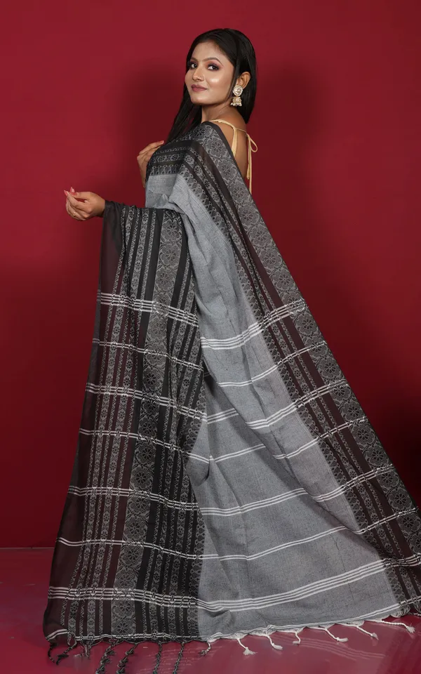 Skirt_Nakshi_Work_Soft_Cotton_Saree_In_Grey_And_Black