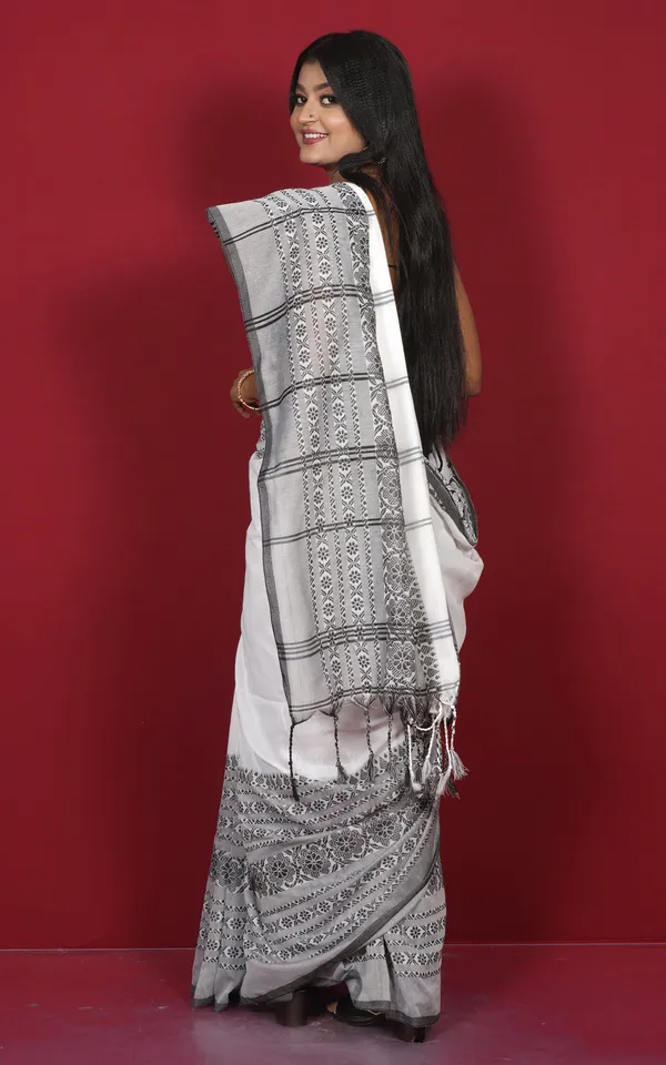 Skirt_Nakshi_Work_Soft_Cotton_Saree_In_White_And_Black
