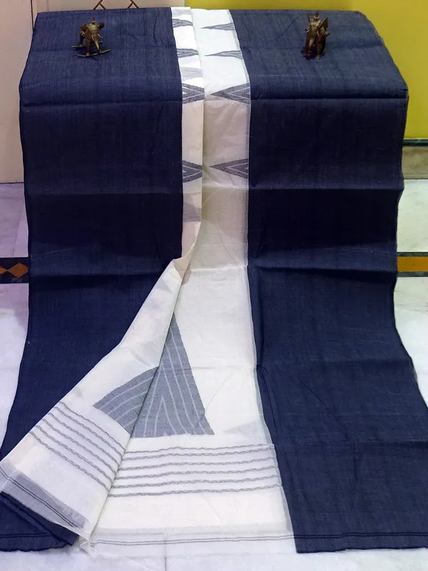 Mahapar_Bengal_Handloom_Cotton_Saree_In_Off_White_And_Black