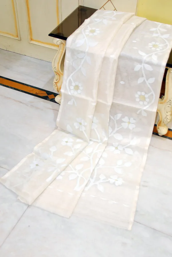 Hand_Woven_Muslin_Silk_Jamdani_Saree_In_Off_White_And_White_Thread_Work