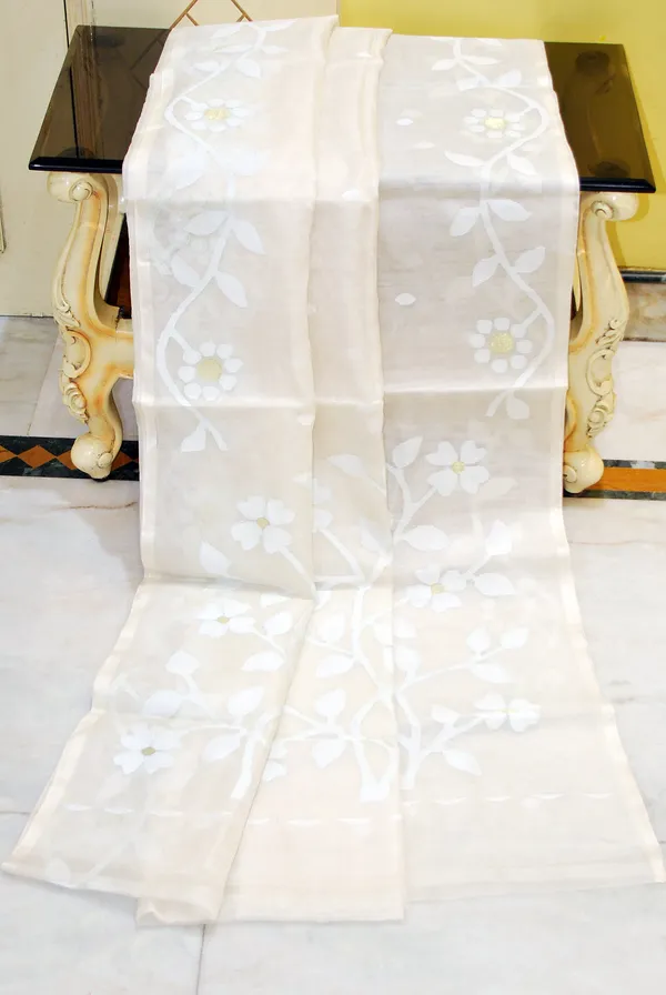 Hand_Woven_Muslin_Silk_Jamdani_Saree_In_Off_White_And_White_Thread_Work