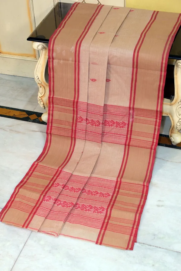 Woven_Matta_Nakshi_Border_Premium_Quality_Bengal_Handloom_Cotton_Saree_In_Beige_Khaki_And_Red