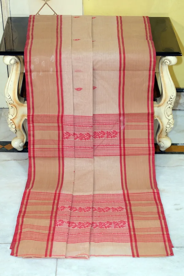 Woven_Matta_Nakshi_Border_Premium_Quality_Bengal_Handloom_Cotton_Saree_In_Beige_Khaki_And_Red