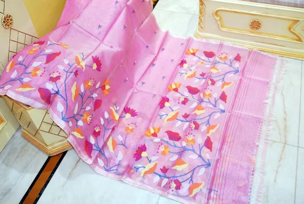 Premium_Quality_Hand_Woven_Floral_Tulip_And_Lotus_Nakshi_Work_Muslin_Silk_Dhakai_Jamdani_Saree_In_Lavender_Rose_Pink_Off_White_And_Multicolor_Meenakari_Thread_Work