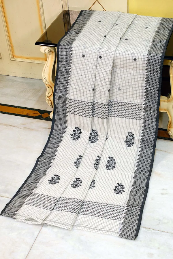 Medium_Size_Thread_Nakshi_Border_Premium_Quality_Bengal_Handloom_Self_Micro_Check_Cotton_Saree_In_Off_White_And_Black
