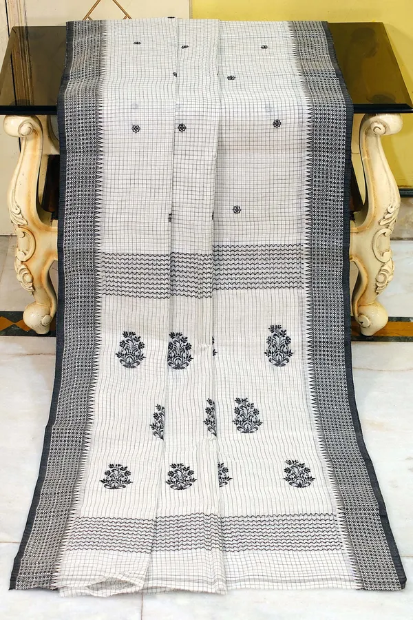 Medium_Size_Thread_Nakshi_Border_Premium_Quality_Bengal_Handloom_Self_Micro_Check_Cotton_Saree_In_Off_White_And_Black