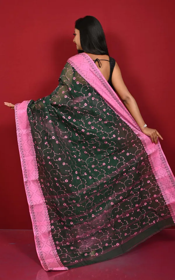 Bengal_Handloom_Cotton_Saree_With_Floral_Jaal_Embroidery_Work_In_Dark_Bottle_Green_And_Pink
