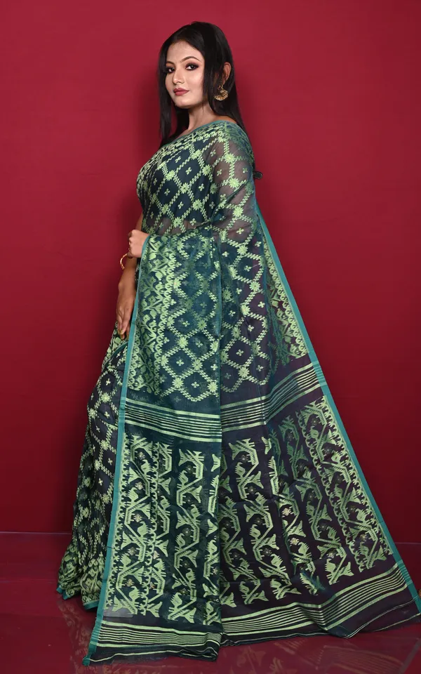 Traditional_Cotton_Muslin_Soft_Jamdani_Saree_In_Pine_Green_And_Light_Green