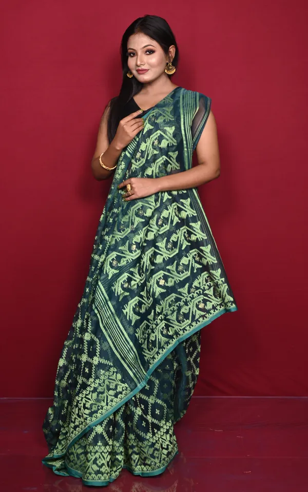 Traditional_Cotton_Muslin_Soft_Jamdani_Saree_In_Pine_Green_And_Light_Green