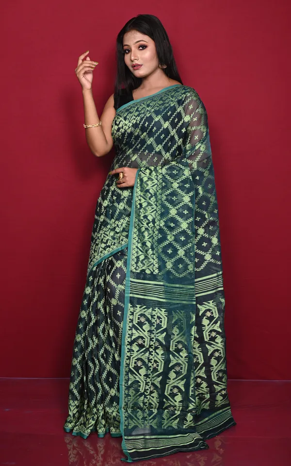 Traditional_Cotton_Muslin_Soft_Jamdani_Saree_In_Pine_Green_And_Light_Green