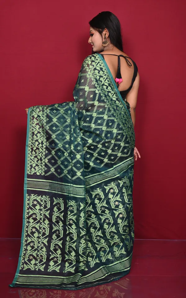 Traditional_Cotton_Muslin_Soft_Jamdani_Saree_In_Pine_Green_And_Light_Green