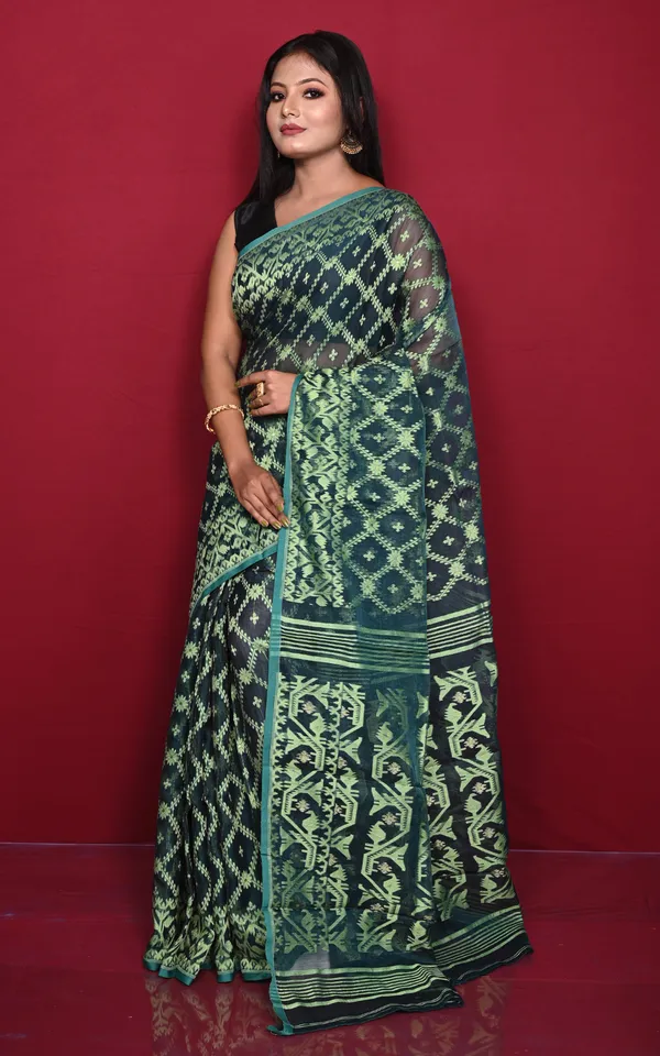 Traditional_Cotton_Muslin_Soft_Jamdani_Saree_In_Pine_Green_And_Light_Green