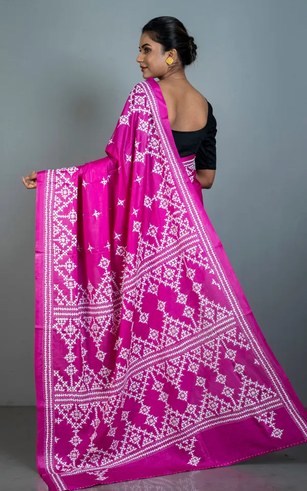 Hand_Embroidery_Kutch_Work_Blended_Bangalore_Silk_Saree_In_Magenta_And_Off_White_Thread_Work