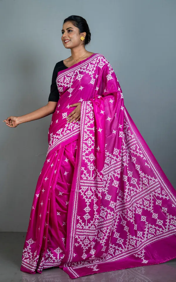 Hand_Embroidery_Kutch_Work_Blended_Bangalore_Silk_Saree_In_Magenta_And_Off_White_Thread_Work