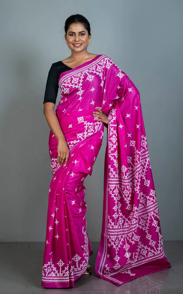 Hand_Embroidery_Kutch_Work_Blended_Bangalore_Silk_Saree_In_Magenta_And_Off_White_Thread_Work
