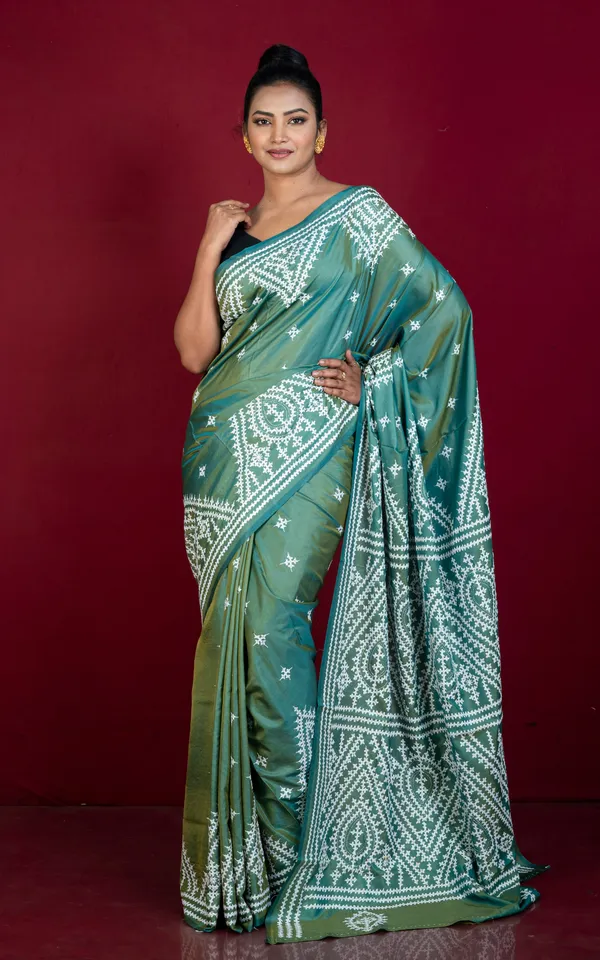 Hand_Embroidery_Kutch_Work_Blended_Bangalore_Silk_Saree_In_Hunter_Green_And_Off_White_Thread_Work