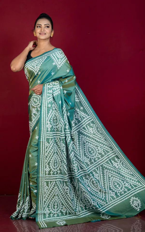 Hand_Embroidery_Kutch_Work_Blended_Bangalore_Silk_Saree_In_Hunter_Green_And_Off_White_Thread_Work