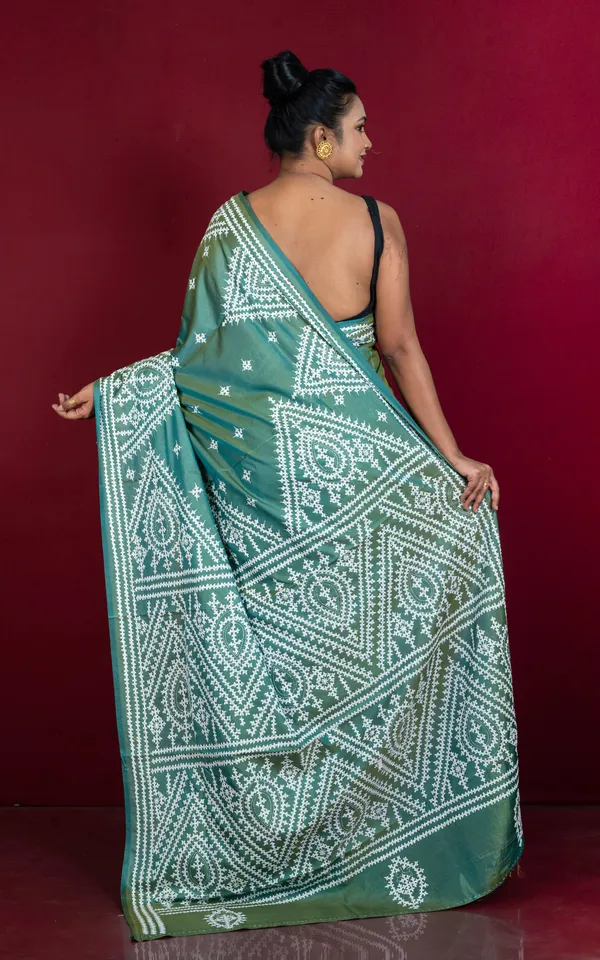 Hand_Embroidery_Kutch_Work_Blended_Bangalore_Silk_Saree_In_Hunter_Green_And_Off_White_Thread_Work