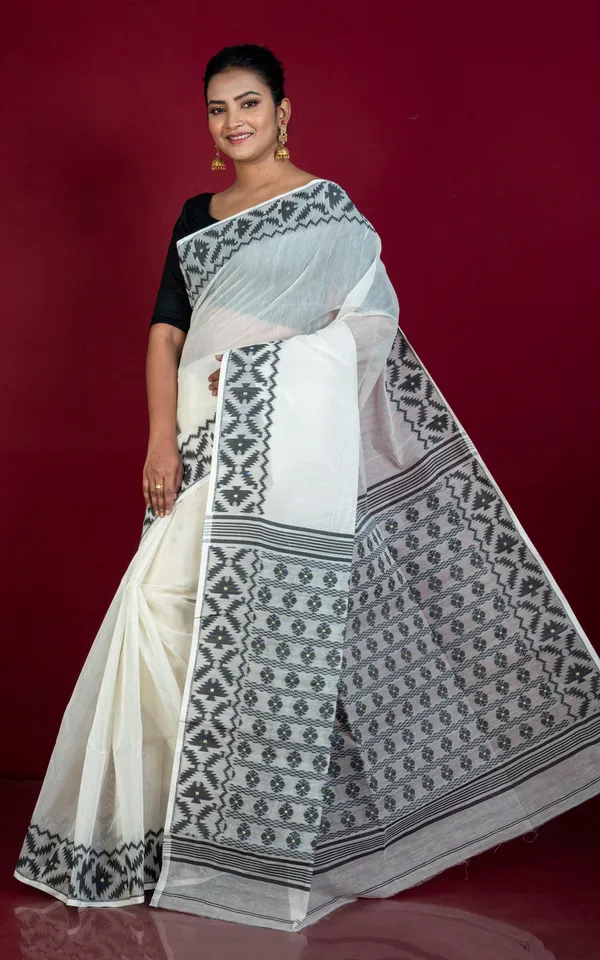 Designer_Body_Plain_With_Woven_Jamdani_Border_And_Pallu_Cotton_Muslin_Saree_In_Off_White_And_Black