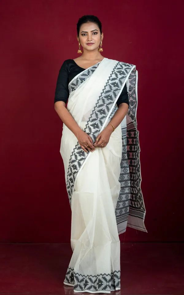 Designer_Body_Plain_With_Woven_Jamdani_Border_And_Pallu_Cotton_Muslin_Saree_In_Off_White_And_Black
