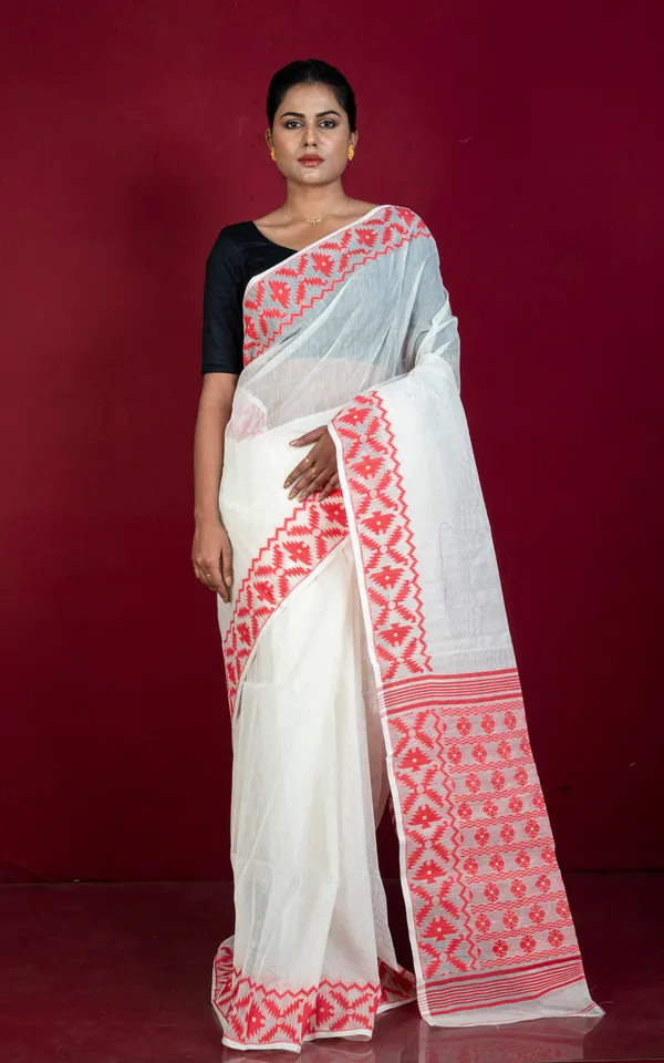 Designer_Body_Plain_With_Woven_Jamdani_Border_And_Pallu_Cotton_Muslin_Saree_In_Off_White_And_Red