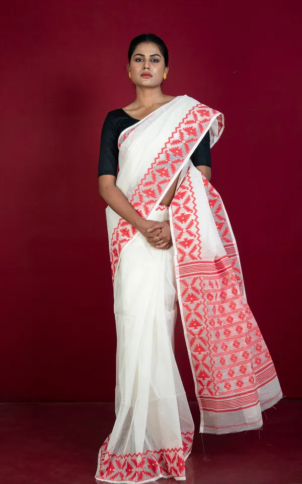Designer_Body_Plain_With_Woven_Jamdani_Border_And_Pallu_Cotton_Muslin_Saree_In_Off_White_And_Red