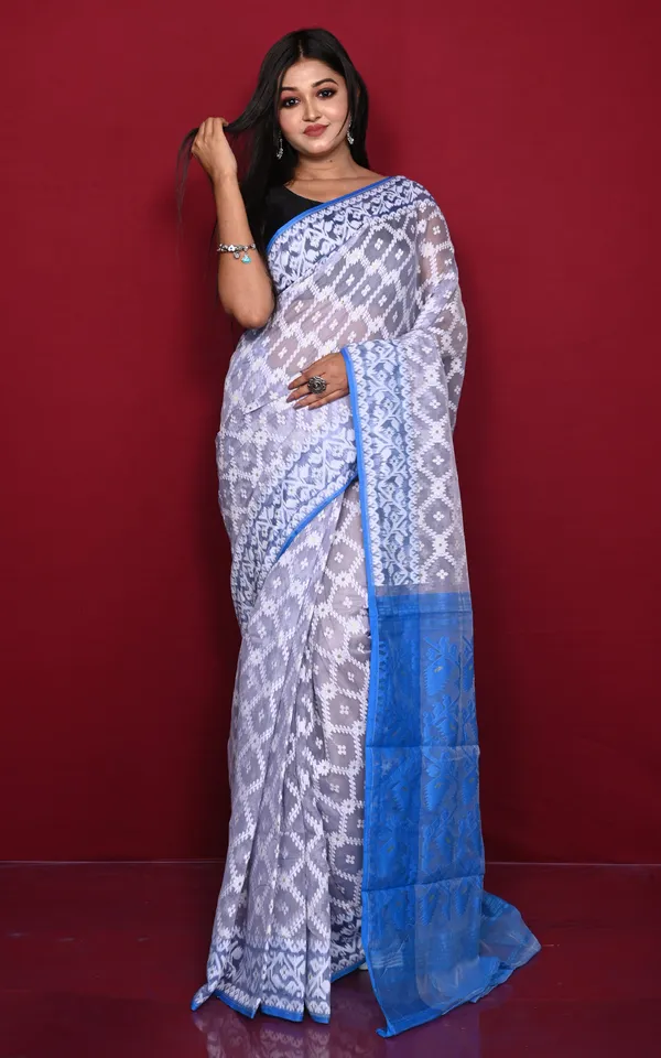 Traditional_Cotton_Muslin_Soft_Jamdani_Saree_In_Off_White_And_Dodger_Blue