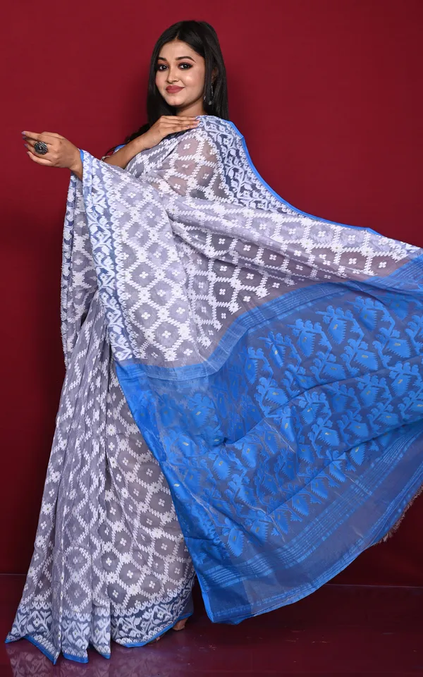Traditional_Cotton_Muslin_Soft_Jamdani_Saree_In_Off_White_And_Dodger_Blue