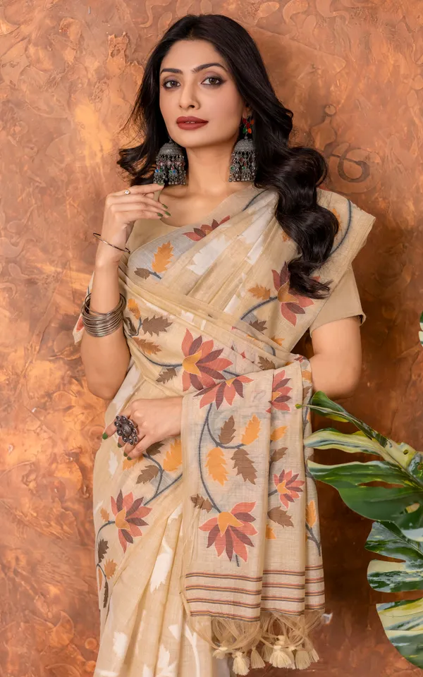 Traditional_Floral_Nakshi_Skirt_Work_Soft_Jamdani_Saree_In_Beige_Off_White_And_Multicolor