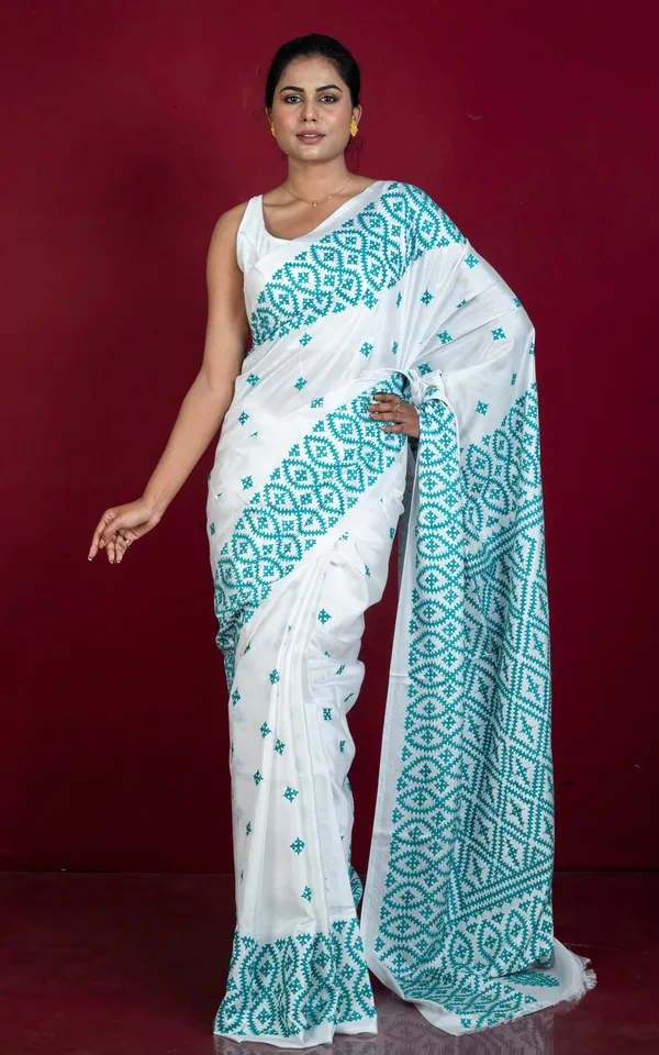 Hand_Embroidery_Kutch_Work_Blended_Bangalore_Silk_Saree_In_White_And_Teal_Green_Thread_Work