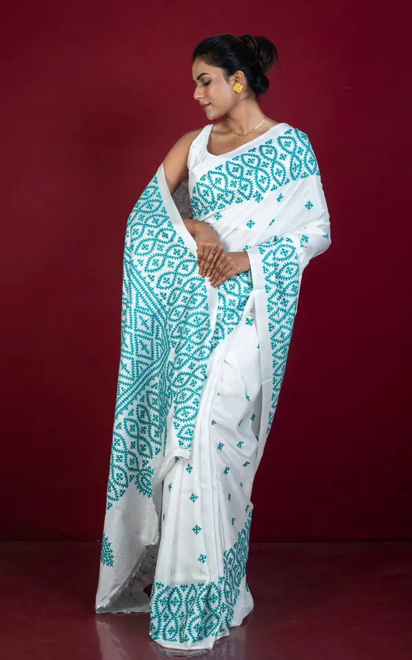 Hand_Embroidery_Kutch_Work_Blended_Bangalore_Silk_Saree_In_White_And_Teal_Green_Thread_Work