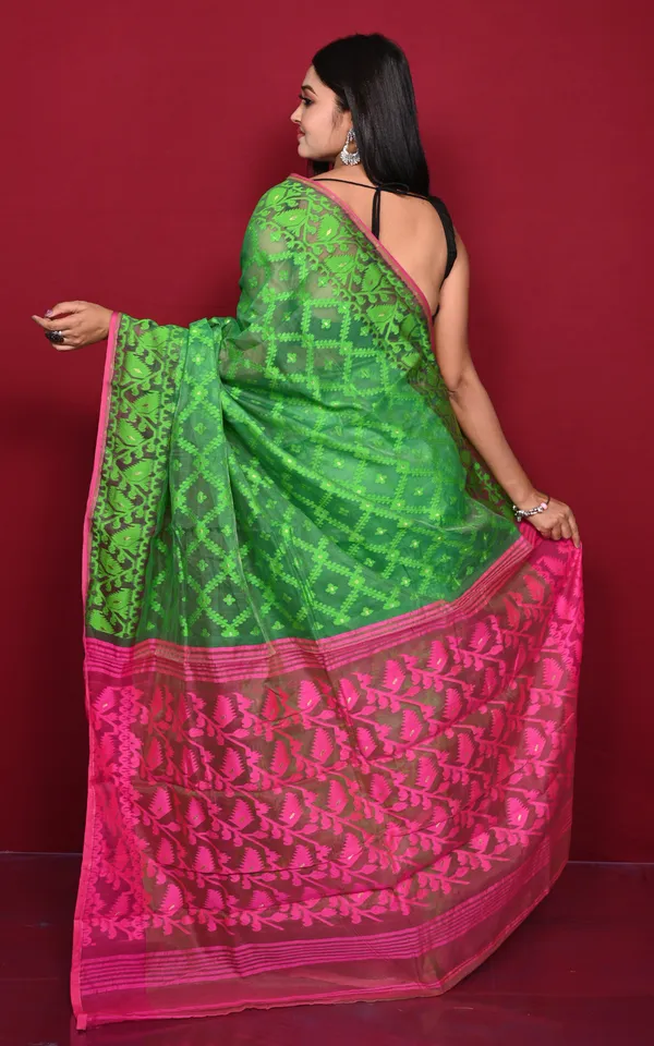 Traditional_Cotton_Muslin_Soft_Jamdani_Saree_In_Bright_Green_And_Hot_Pink