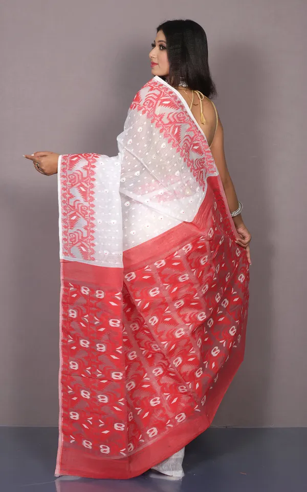 Traditional_Karat_Nakshi_Work_Cotton_Muslin_Soft_Jamdani_Saree_In_Off_White_And_Red