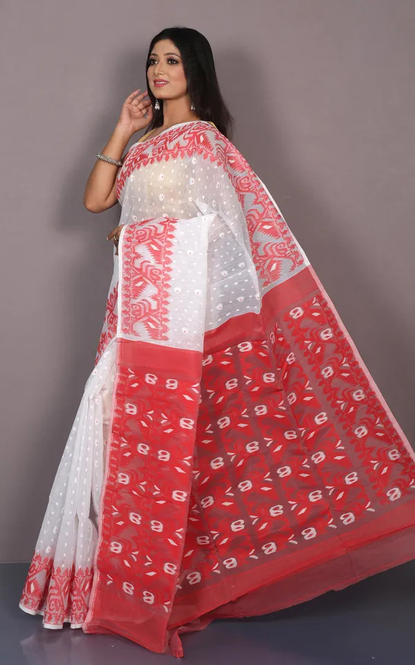 Traditional_Karat_Nakshi_Work_Cotton_Muslin_Soft_Jamdani_Saree_In_Off_White_And_Red