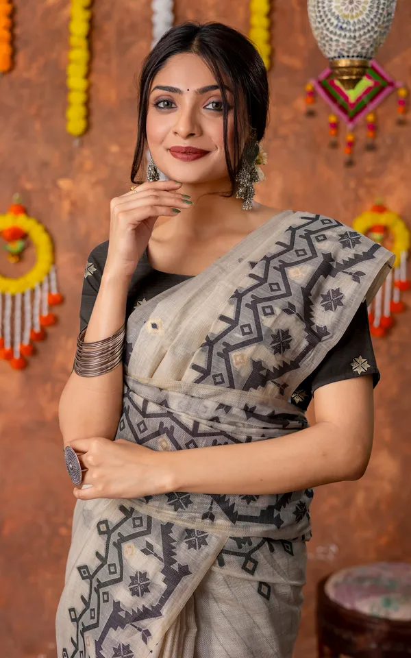 Tantuja_Inspired_Traditional_Karat_Needle_Nakshi_Jaal_Work_Soft_Jamdani_Saree_In_Beige_Black_And_Matte_Golden