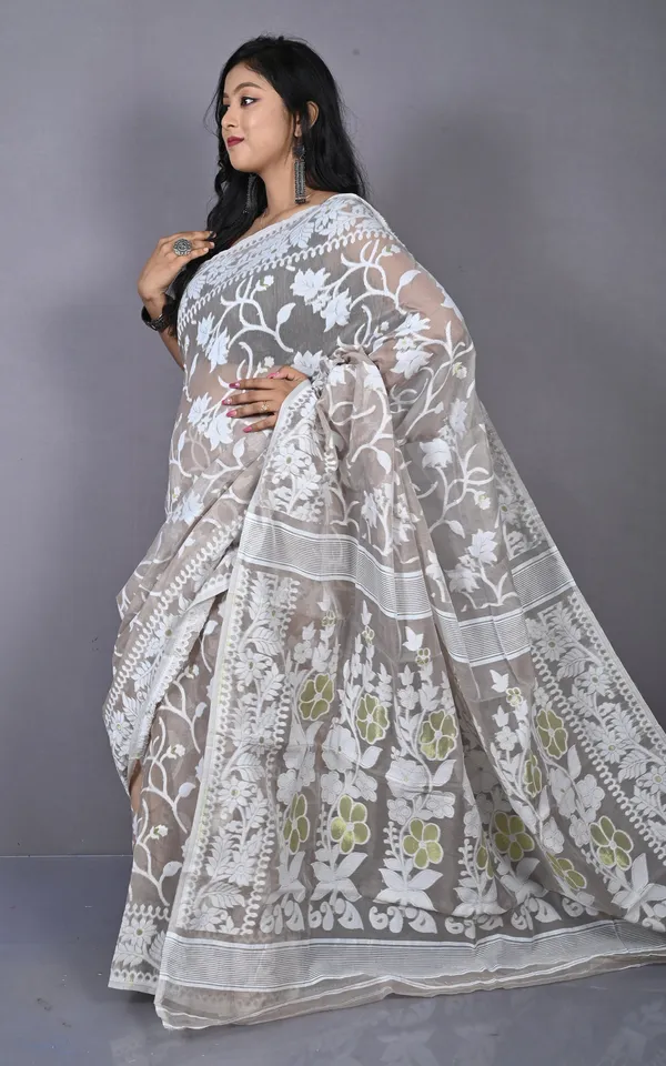 Solapuri_Work_Jamdani_Saree_In_Greige_Off_White_And_Golden